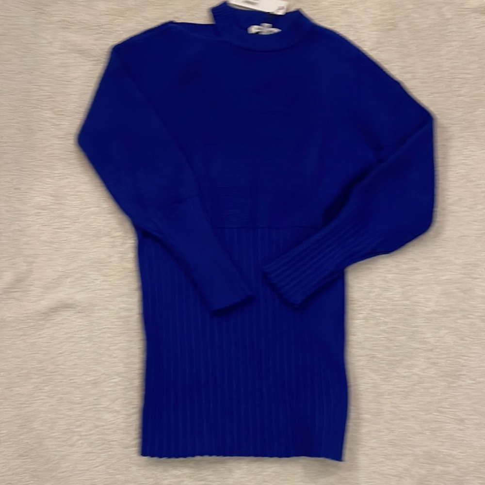 NWT Steve Madden sweater. Size XS